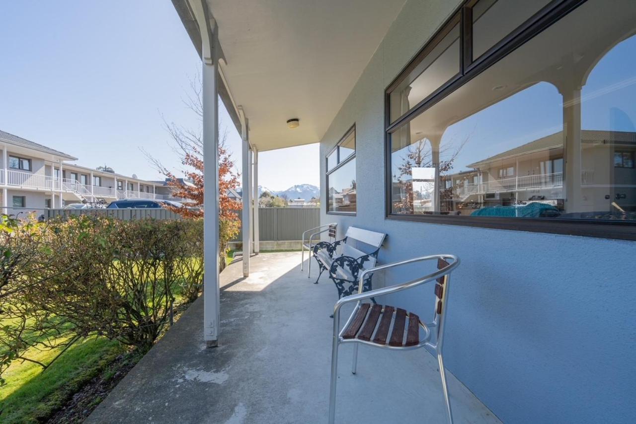 Te Anau Motel & Apartments Экстерьер фото